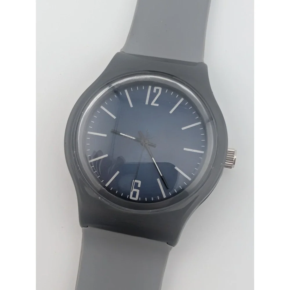 Men's Quartz Watch 41mm Plastic Case Gray Silicone Band- New‎ Battery